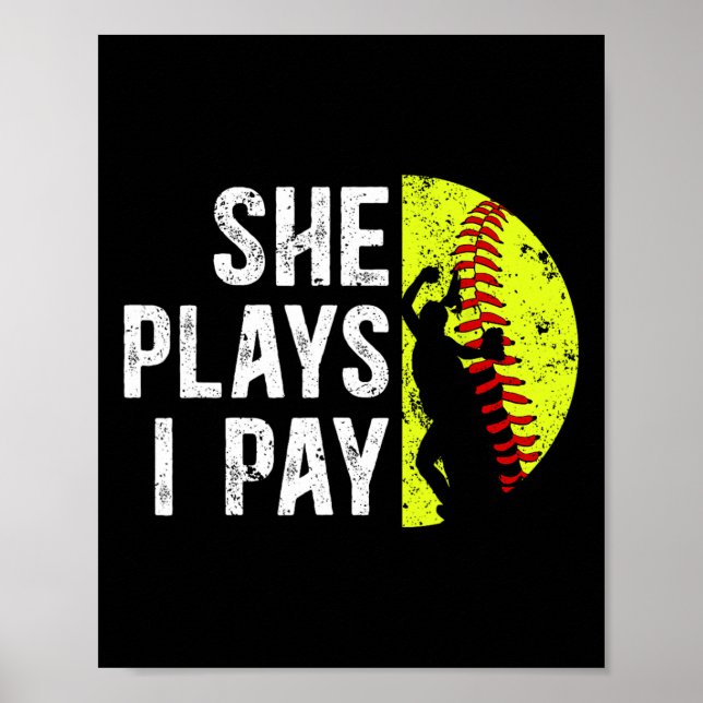 Poster She Plays I Pay Softll Dad Of A Softll Player Fath (Frente)