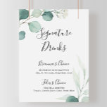 Poster Símbolo de bebidas Eucalyptus Verdes de Verão<br><div class="desc">Este sinal verde de bebida de eucalipto é perfeito para um casamento moderno. A design apresenta lindas folhas verdes de eucalipto,  pintadas manualmente,  com cor d'água,  inspirando encanto natural. Personalize o sinal com os nomes da noiva e do noivo e a sua escolha de bebida favorita.</div>