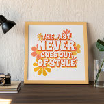 Poster Simples Divertido O Passado Nunca Sai Do Texto De<br><div class="desc">Poster de arte de parede divertida para qualquer um. Com o ensolarado amarelo de verão e as flores cor de laranja coral brilhantes e flores bonitinhas do estilo 'O Passado Nunca Sai do Estilo', o texto da citação do texto. Design de hipster Whimsical para aqueles que amam o estilo retrógrado...</div>