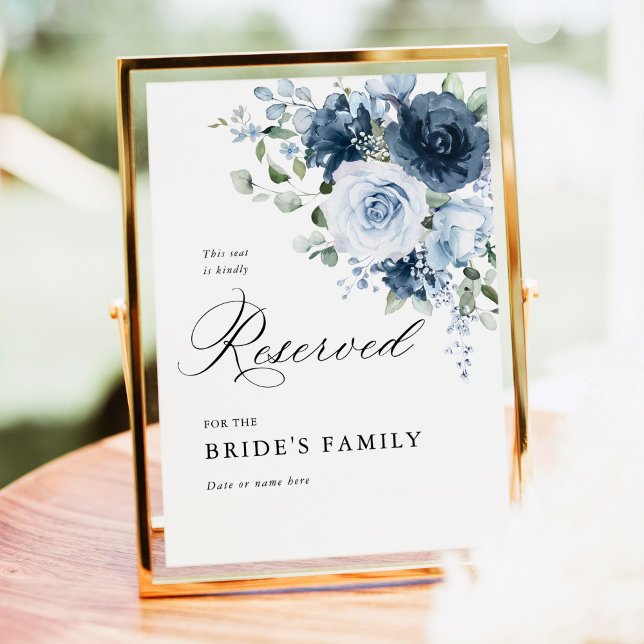 Poster Sinal de Reservado Dusty Blue & Navy 5x7 Decoração (Dusty blue floral reserved sign 5x7 wedding decor gold frame ceremony seating sign outdoor display)