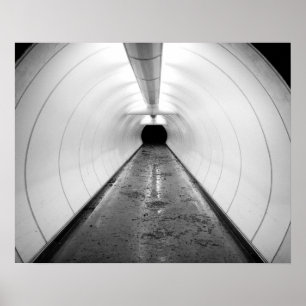 Póster Singapura. Um túnel de pedestres iluminado em