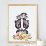 Poster Skunk Nursery Wall Art Décor, Baby Gift<br><div class="desc">Esta adorável poster de aquarela de um gambá é perfeita para qualquer quarto de criança. Com flores de cor suave e um gambá bonito,  esta arte de parede fará o sotaque perfeito para o seu quarto.</div>