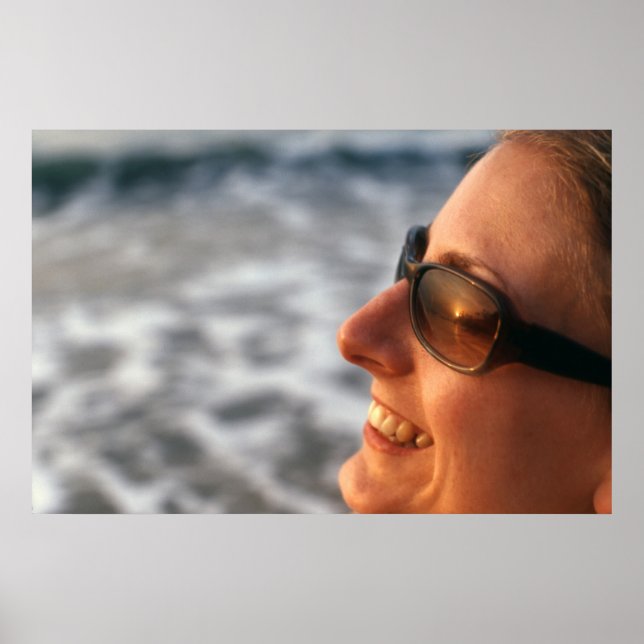 Póster Sol refletido em óculos de sol na Gâmbia (Frente)