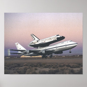 Poster Space Shuttle Atlantis no topo da Nasa 747