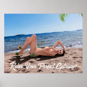 Poster Spring Break Girl deitada em Sandy Beach