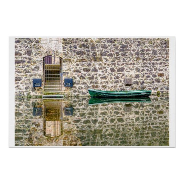 Póster Stille Begegnung – Boot vor alter Mauer (Frente)