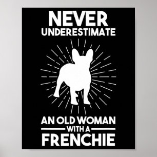 Poster Subestime Uma Mulher Velha Com Um Buldogue Francês