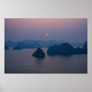 Poster Sunset over Hao longo da Baía - Vietname, Ásia