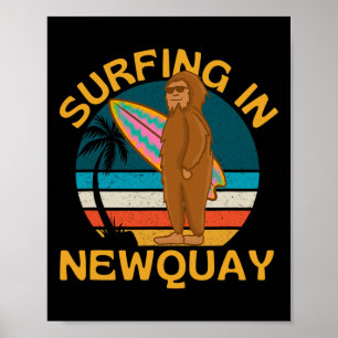 Poster Surfando em Newquay, Bigfoot Good Vibes Surfista P