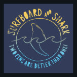 Poster Surfe De Surfe E Tubarão Engraçado No Verão<br><div class="desc">Ei! Prontos para "Andar as ondas em estilo" com este design de férias de verão de surfboard e tubarão engraçado? Você vai adorar! Esta design é perfeita para aqueles que adoram surf e cavalgar as ondas, e é também uma adição divertida e única ao guarda-roupa de qualquer um. Então, por...</div>