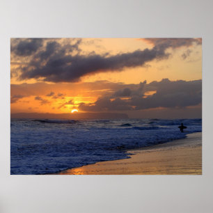 Póster Surfer no Sunset na praia Kauai, Niihau no Horizon