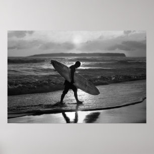 Póster Surfista havaiano que dirige em casa, preto e