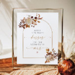 Poster TALIA Boho Cai Quantos Beijos Chá de panela<br><div class="desc">Este beijo para o sinal de chá de panela apresenta um arco boêmico,  florais de tons de terra de aquarela e uma elegante letra de script manuscrito com uma divertida cor de sotaque de terracota. Esta poster é a adição perfeita para a sua celebração de boho ou outono.</div>