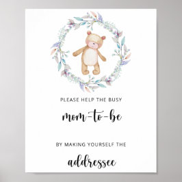 Poster Teddy Ajude a Mãe Atarefada a Escrever um Envelope