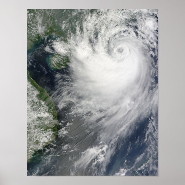 Póster Tempestade tropical Koppu perto de terra (Frente)
