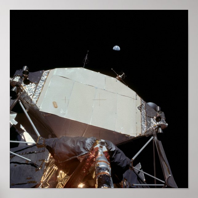 Póster Terra acima do Módulo Lunar Apollo 11 "Águia" (Frente)