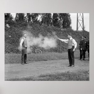 Póster Testando Colete à Prova de Balas, 1923. Foto Antig