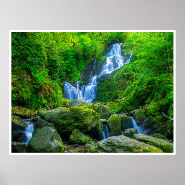 Poster The Enchanting Cascade of Torc Waterfall (Frente)