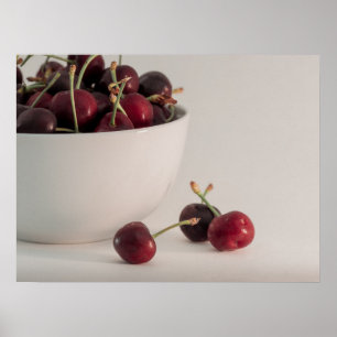 Poster Tigela de Cerejas Vermelhas Frescas em Tons Suaves