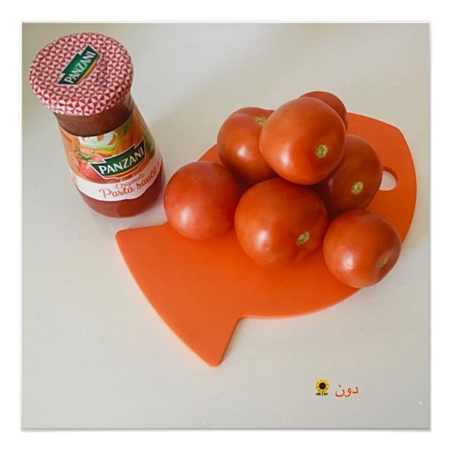 PÓSTER TOMATES EM UM CONSELHO DE CORTE DE LARANJA (Frente)