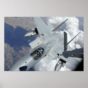 Póster Trações de um F-15 Eagle longe de um KC-135