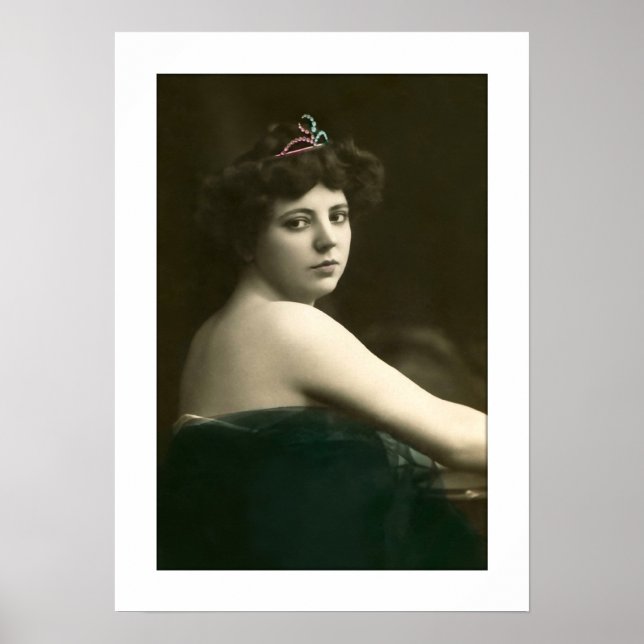 Póster traje de tiara, mulher vitoriosa (Frente)