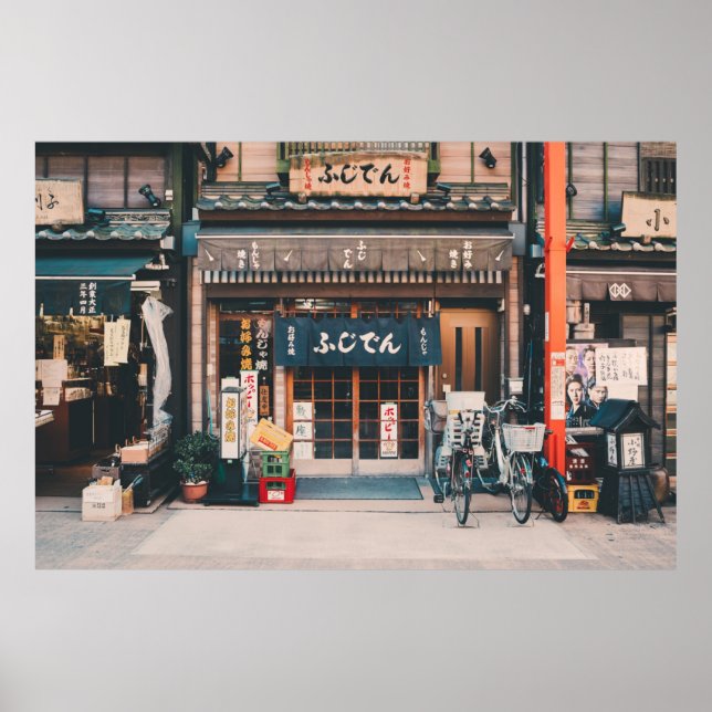 POSTER TRÊS BICICLETAS ESTACIONADAS NA FRENTE DA CONSTRUÇ (Frente)