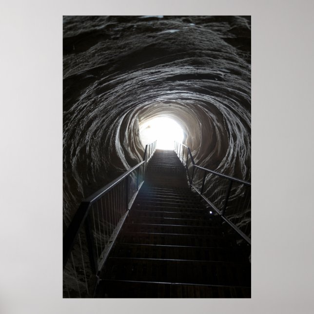 Póster Túnel de Caverna Escura (Frente)