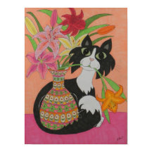 Tuxedo Cat com lírios