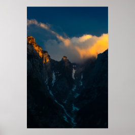 Poster Último sopro de sol brilhando nas majestosas monta