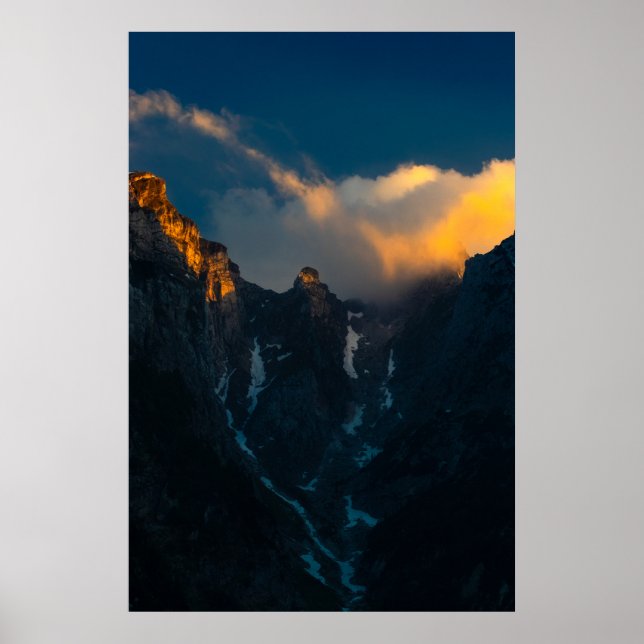 Poster Último sopro de sol brilhando nas majestosas monta (Frente)