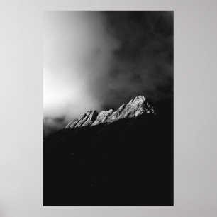 Poster Últimos raios solares na montanha em preto e branc