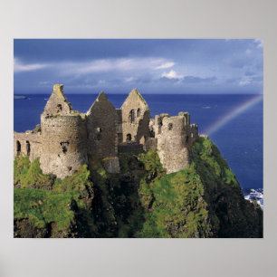 Poster Um arco-íris atinge o castelo medieval de Dunluce 