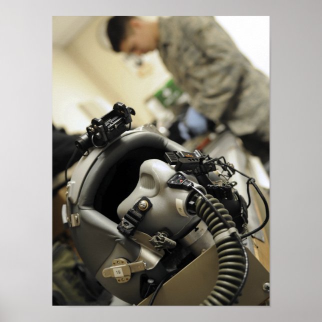 Poster Um capacete de tripulante de voo totalmente montad (Frente)