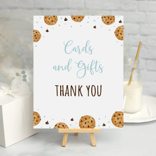 Poster Um Cartões de Biscoito Doce e Sinal de Aniversário