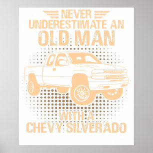 Poster Um Chevrolet Silverado 2000 de homem velho