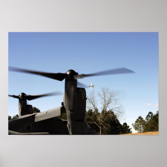Poster Um CV-22 Osprey se prepara para decolar (Frente)