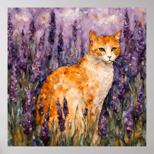 Poster Um gato gengibre bonito em um campo de lavanda