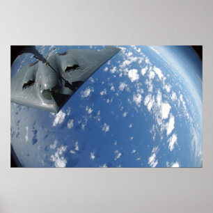 Póster Um KC-135 Stratotanker reabastece um Espírito B-2