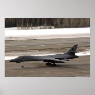 Poster Um lanceiro de B-1B executa um toque - e - vai