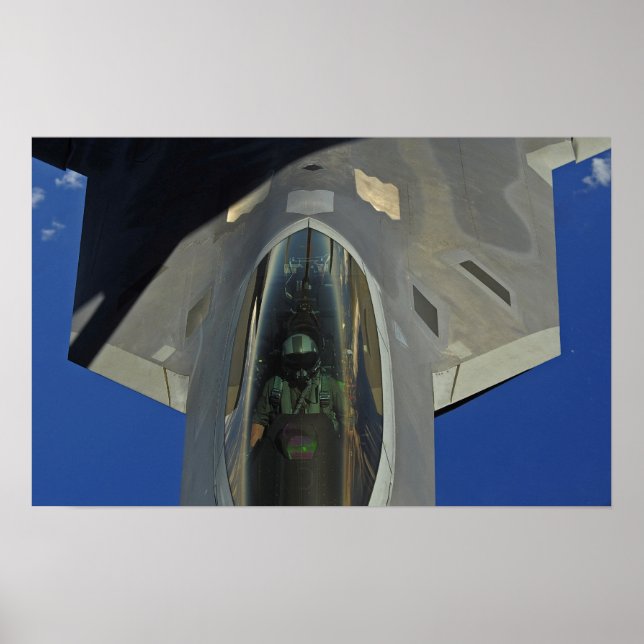 Póster Um Raptor F-22 recebe combustível de um KC-135 (Frente)