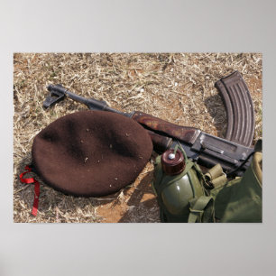 Póster Um rifle, forças armadas cobre e cantina