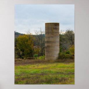 Poster Um Silo Fazenda Antigo
