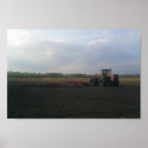 Poster Um trator vermelho que descansa nos campos