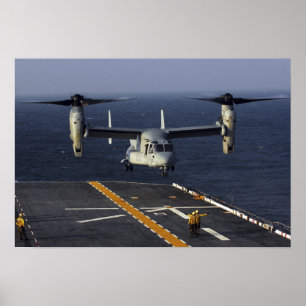 Póster Uma aeronave V-22 Osprey prepara-se para aterrar