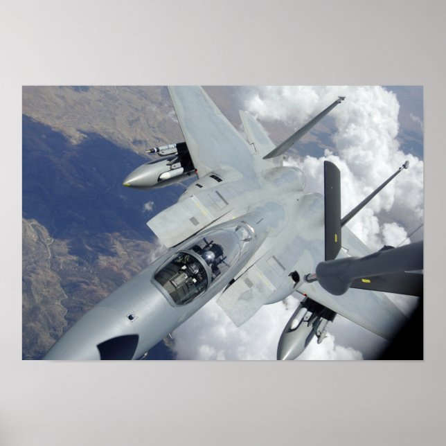 Póster Uma águia F-15 se afasta de um KC-135 (Frente)