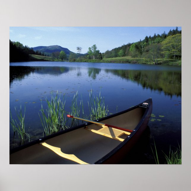 Póster Uma canoa está na beira de Little Long Pond (Frente)