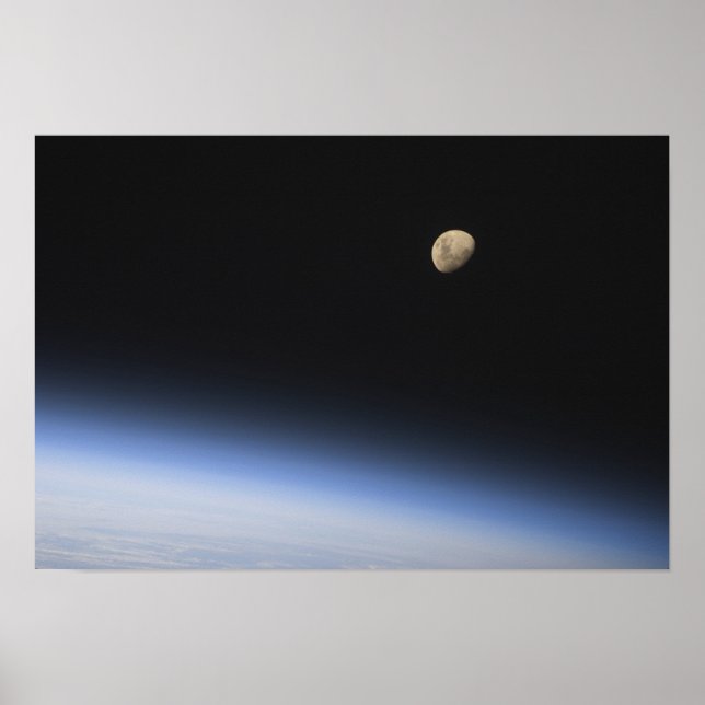 Poster Uma lua gigante visível sobre a atmosfera da Terra (Frente)