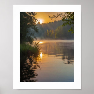 Poster Uma manhã enevoada em um lago tranquilo