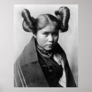 Póster Uma menina indiana de Tewa com penteado